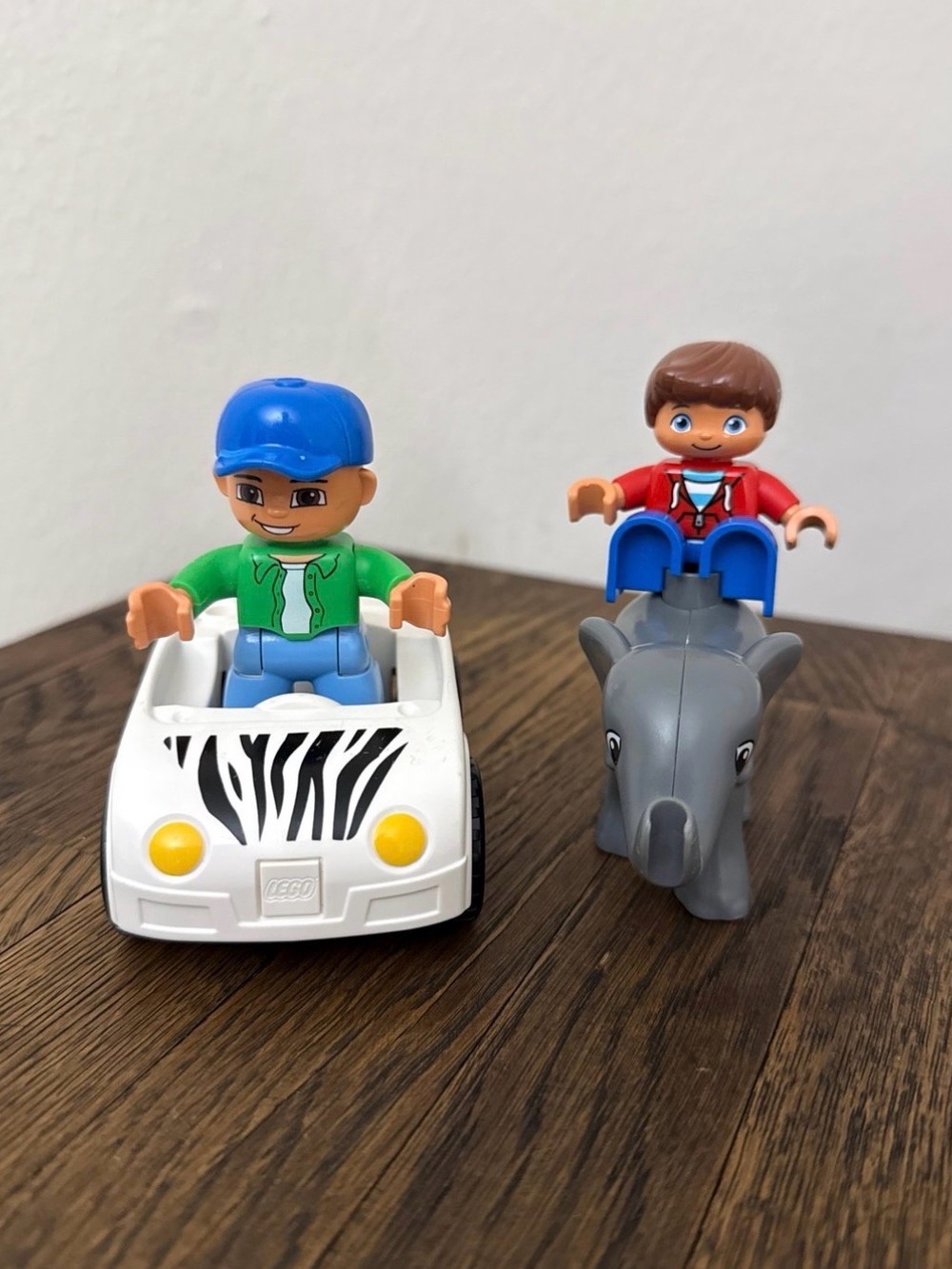 LEGO Duplo figures car, elephant, 2 boys